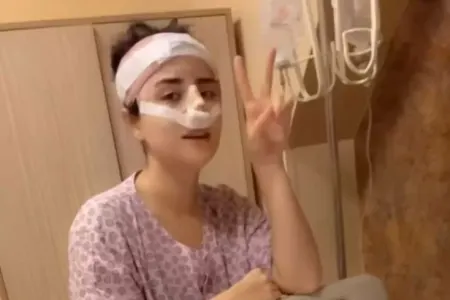 Tanınmış aktrisa ikinci dəfə burnunu kəsdirdi