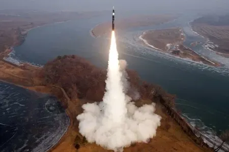 Şimali Koreya Cənubi Koreya və Yaponiyanı təşvişə saldı