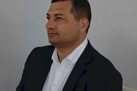 Emin İsmayılov vəzifəsindən azad edildi