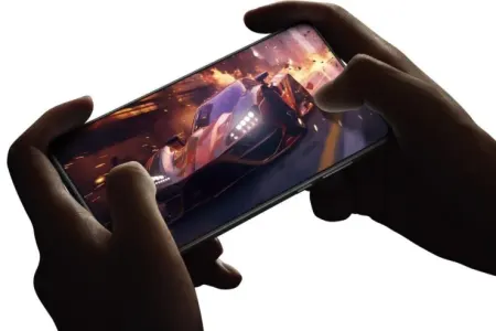 2024-cü ilin ən yaxşı smartfonlarından biri ucuz versiya əldə etdi: - -hansı modeldir?