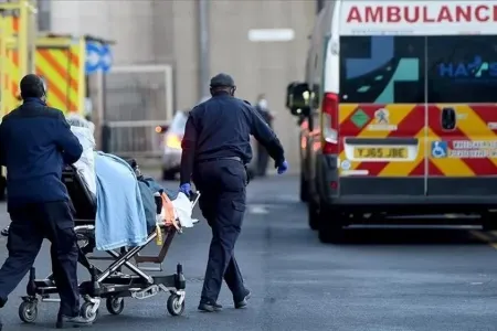 Dəhlizdə aparılan müalicələr, - 12 saat təcili yardım gözləyənlər...