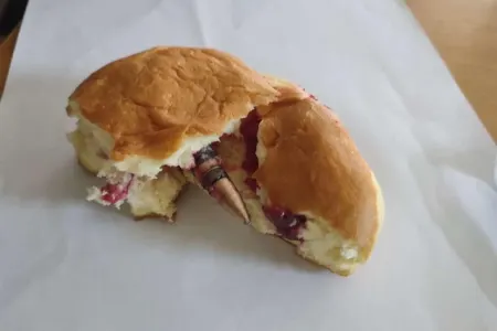 Supermarketdən alınan bulkanın içindən güllə çıxdı