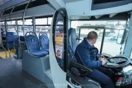 Bakıda sərnişinlər avtobus sürücülərinə tort hədiyyə etdi - – FOTO