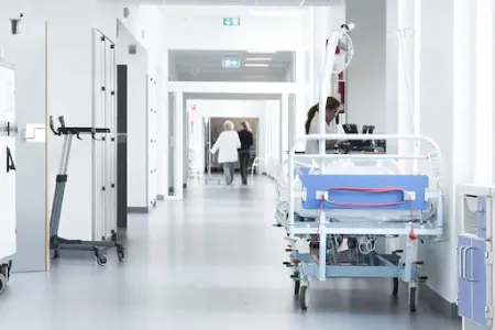 Kompot butulkasında saxlanılan təmizləyici məhsuldan içdi - xəstəxanaya yerləşdirildi