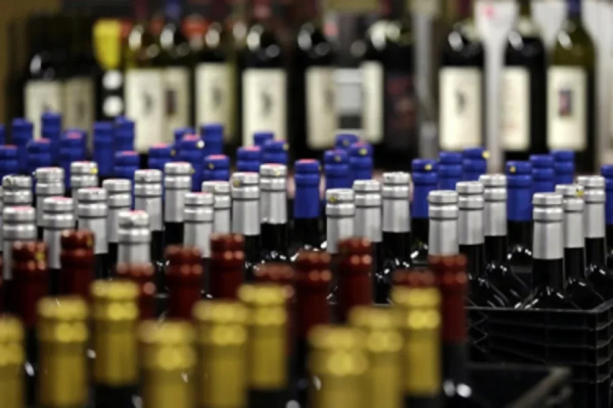 Saxta içki ailə faciəsinə səbəb - OLDU - Ata və oğlu...