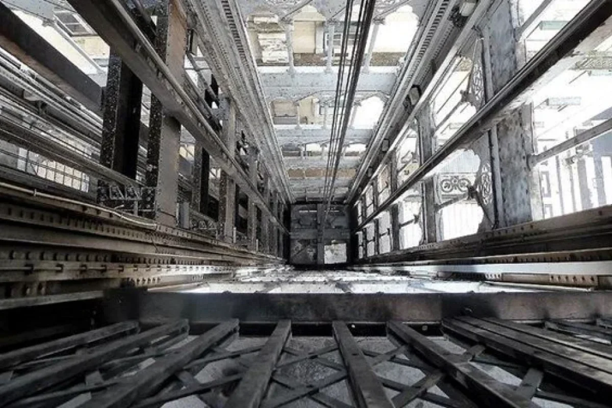 Faciəli hadisə: - Lift şaxtasına düşərək öldü