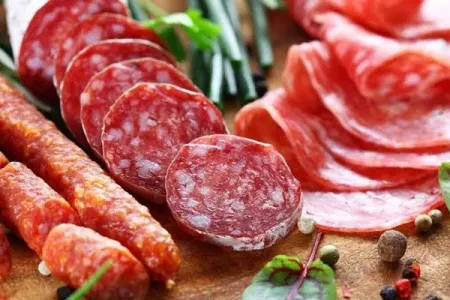 Hər gün kolbasa yeyən insanı nə gözləyir?