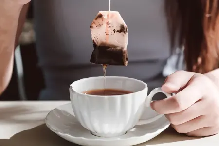 Сколько микропластика выделяет чайный пакетик?