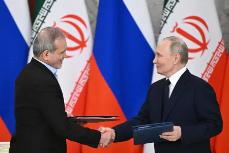 Putin Pezeşkiana samovar hədiyyə etdi
