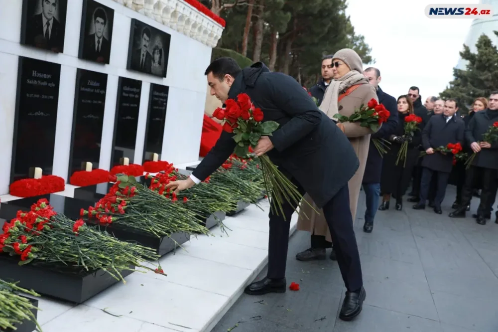 Mədəniyyət naziri Şəhidlər xiyabanını ziyarət etdi