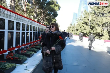 İdman ictimaiyyətinin nümayəndələri Şəhidlər xiyabanında - FOTOLAR
