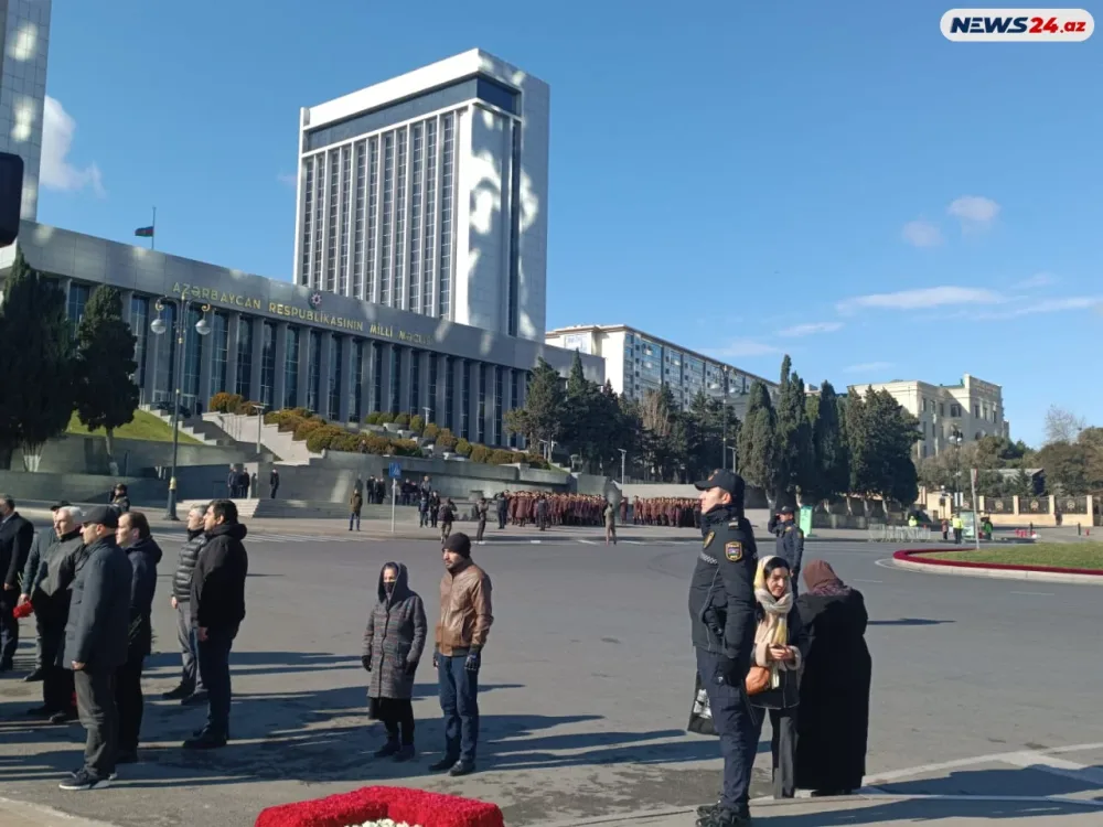 20 Yanvar şəhidlərinin xatirəsi bir dəqiqəlik sükutla yad olundu