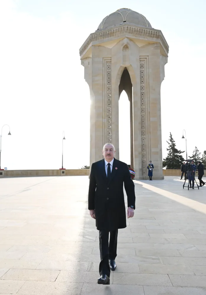 Prezident 20 Yanvar şəhidlərinin xatirəsini yad etdi - Video\Fotolar