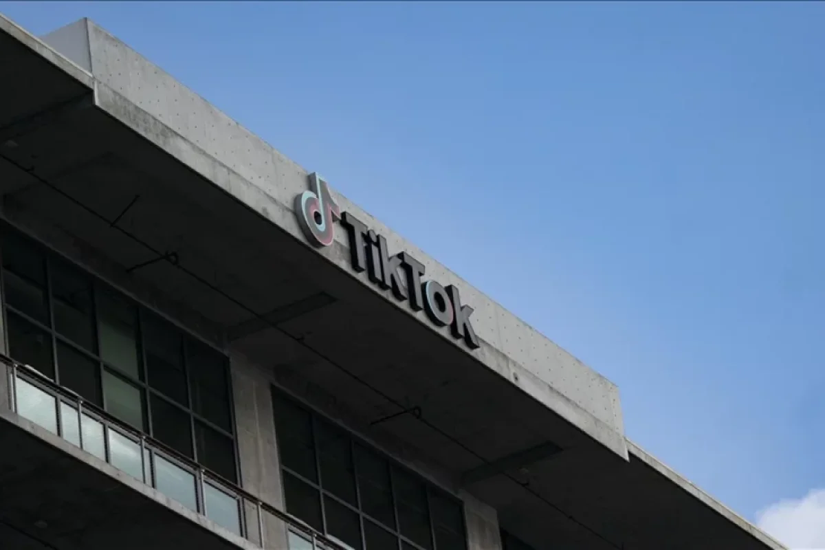 19 yaşlı gəncdən ilginc etiraz – - Hökumətin qərarına görə bu binanı yandırdı