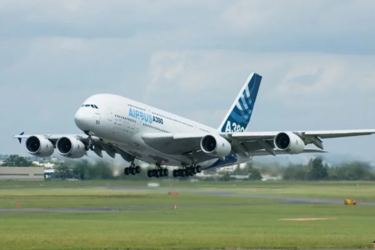 Sağ qalmış təyyarə bələdçisi də dünyasını dəyişdi…