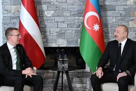 İlham Əliyev Davosda Latviya prezidenti ilə görüşdü