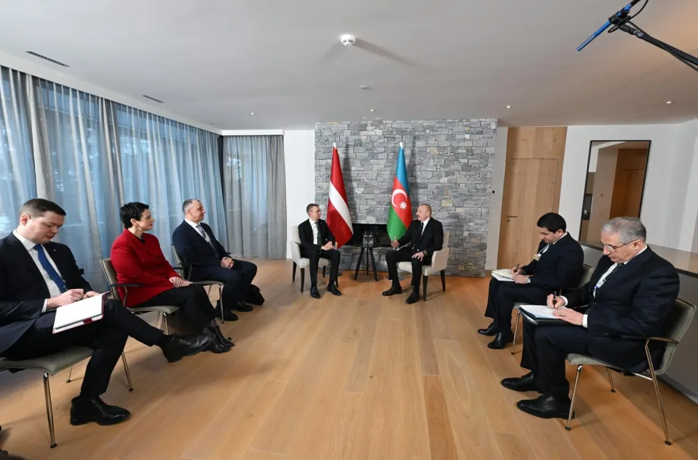 İlham Əliyev Davosda Latviya prezidenti ilə görüşdü