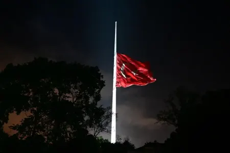 Türkiyədə matəm elan edildi - Bayraqlar endirildi