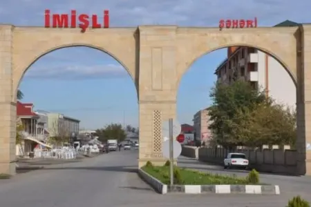 İmişlidə qəzada xəsarət alan uşaq öldü