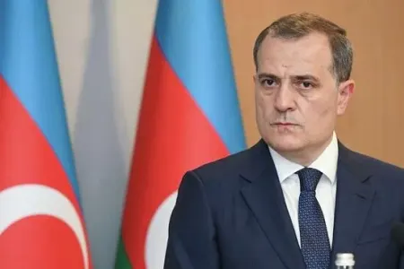 Bayramov Britaniya XİN başçısı ilə danışdı