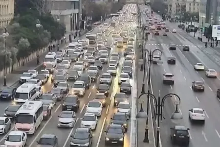 12 yolda tıxac var