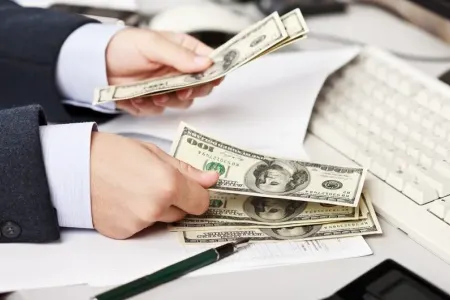 Qonşu ölkədə dollar - KƏSKİN BAHALAŞDI