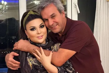 Efirdə arvadı ilə qızının başına üzərlik hərlədi - VİDEO