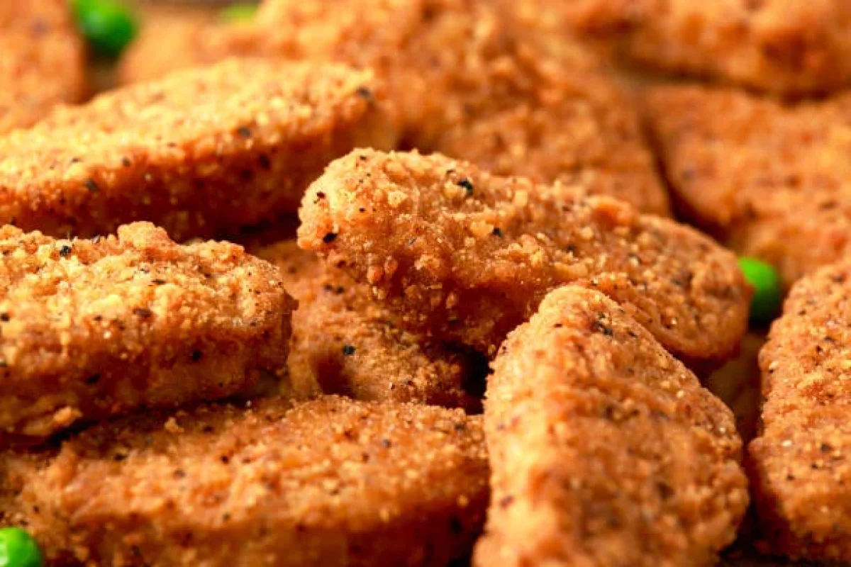 UŞAQ SOSİSKA VƏ NAGETS YEYİB KOR OLDU