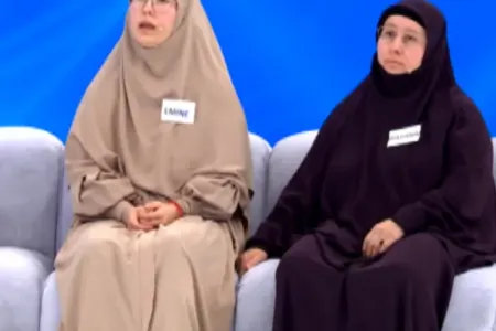 Canlı yayımda aparıcıya cadu olundu, kameraya belə düşdü - VİDEO
