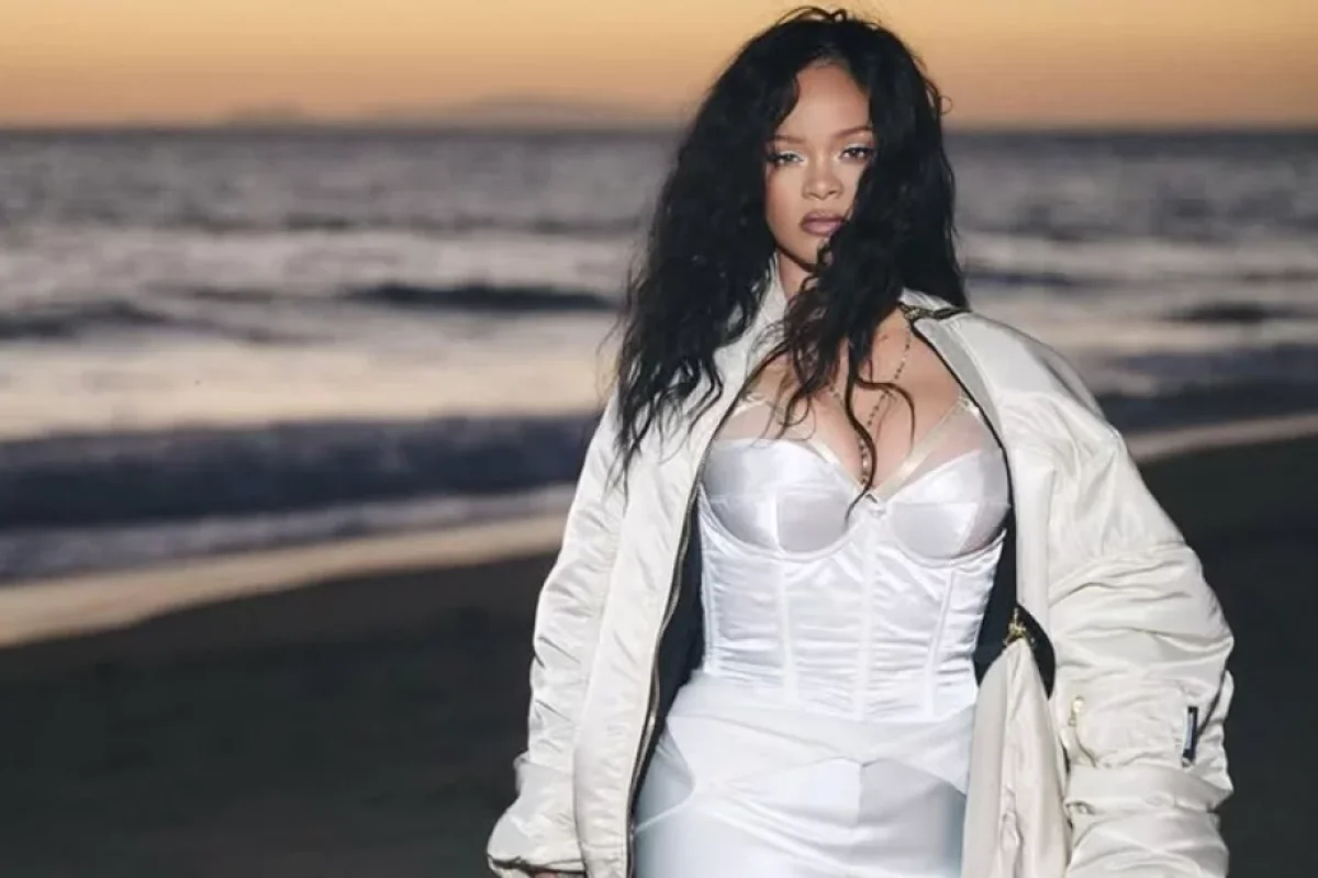 Rihanna elə FOTOLAR çəkdirdi ki...