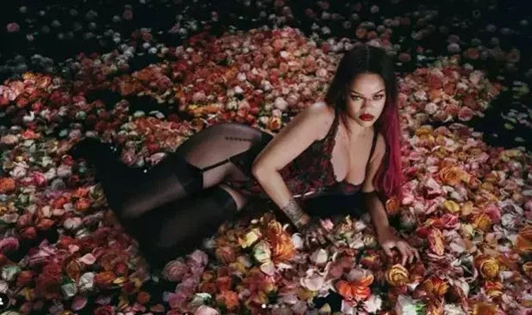Rihanna elə FOTOLAR çəkdirdi ki...
