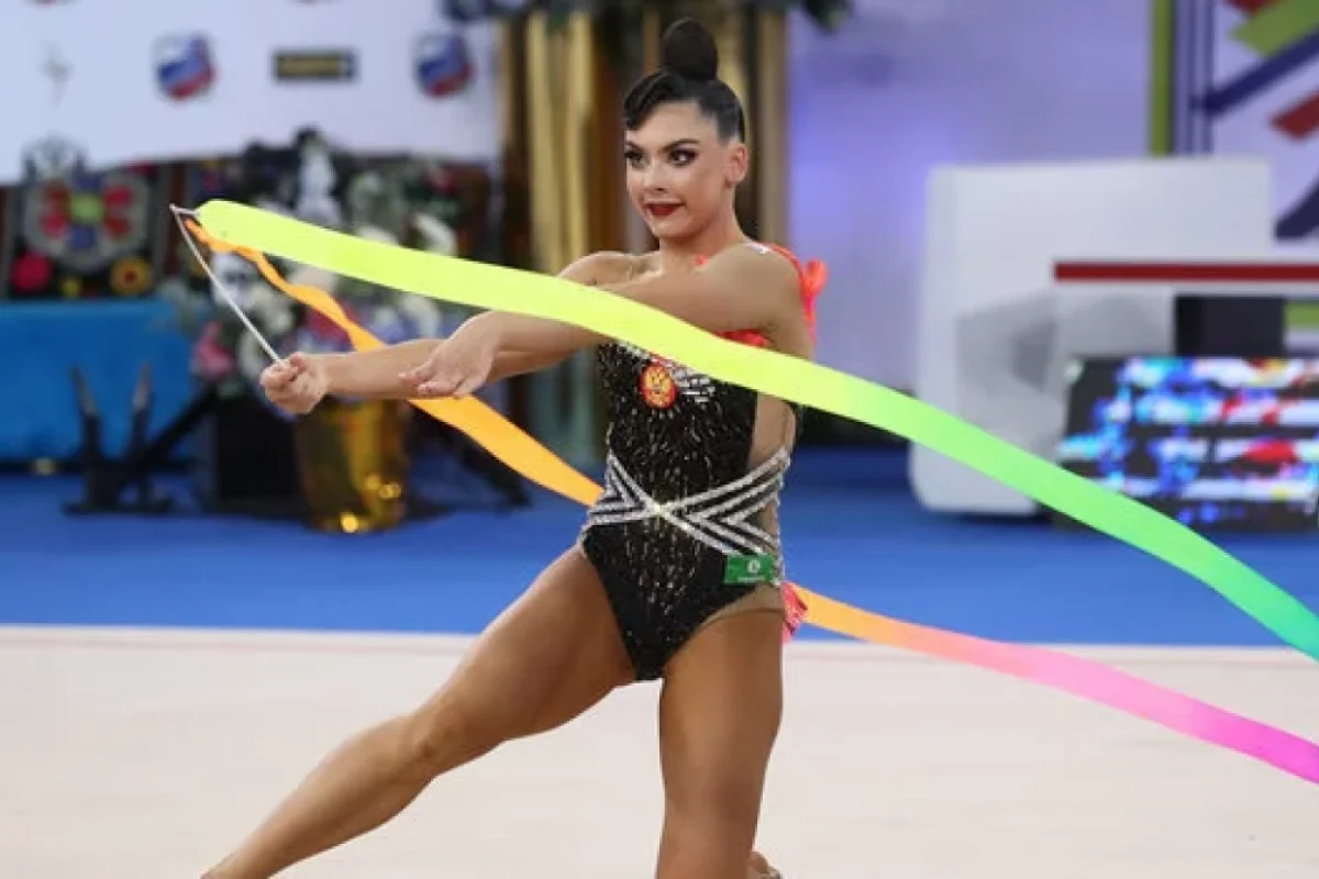 Lalə həkimlərin qurbanı oldu - Səhvən sağ meniskisini çıxardılar