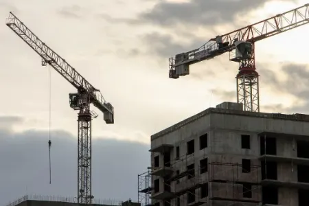 Bakıda kran sürücüsü faciəli şəkildə öldü
