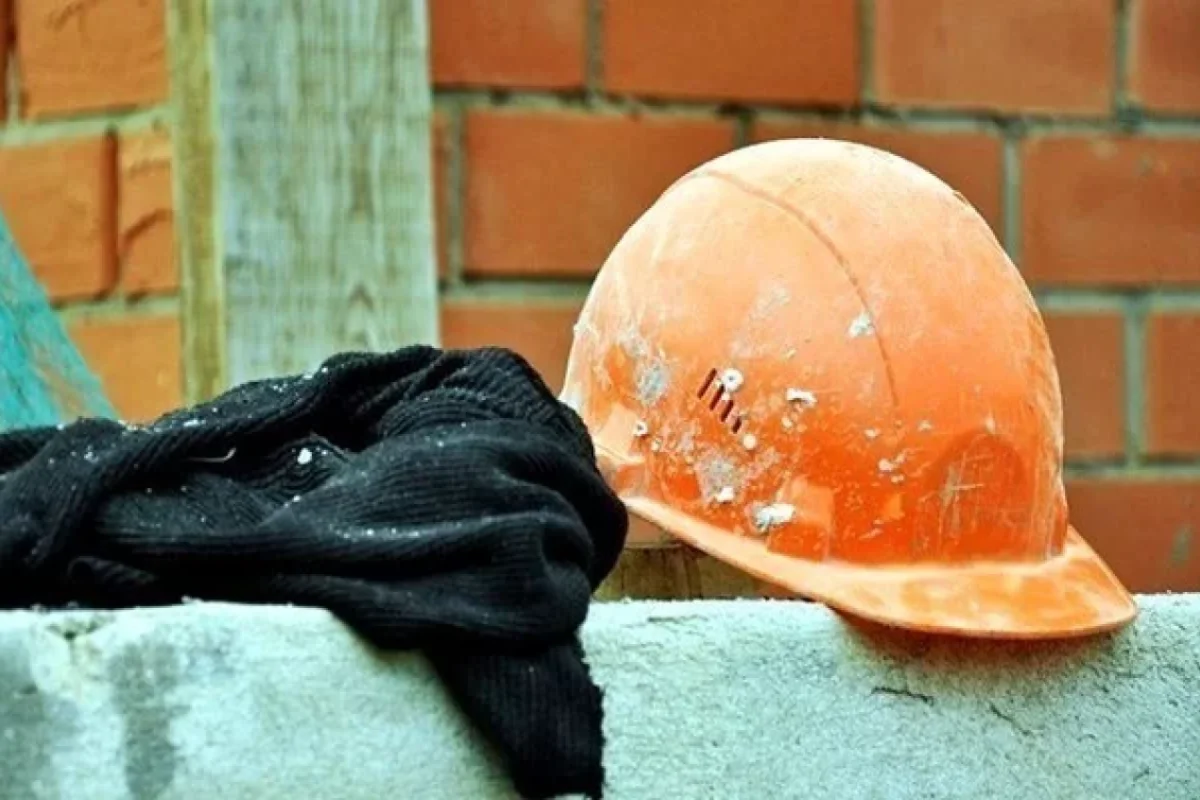 Tikintidən yıxılaraq - ÖLDÜ