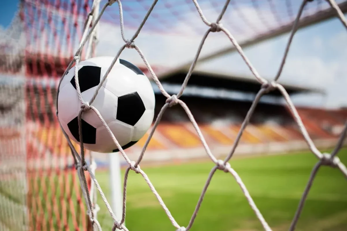 Məşhur futbolçuya evində - HÜCUM EDİBLƏR