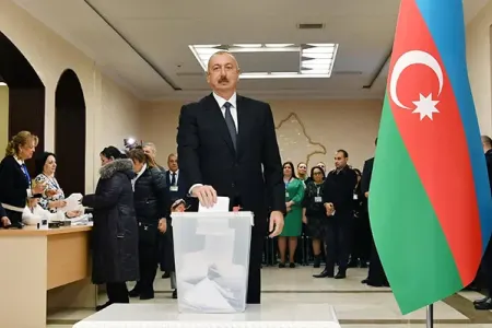 Prezident İlham Əliyev 1 saylı seçki məntəqəsində səs verib