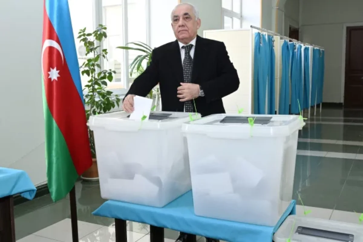 Əli Əsədov səs verdi