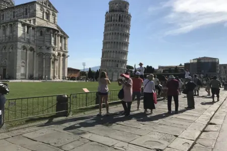 Səyahətçilərdən XƏBƏRDARLIQ: - İtaliyanın ən məşhur turizm məkanı təhlükəlidir