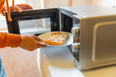 Yeməklərinizi bu formada isitməyin - Hormonları dəyişdirir: DİQQƏT!