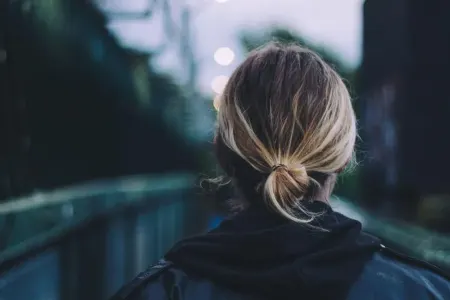 Məşhur aktrisa tanınmaz halda: Üzünə “yemək yağı” vurdurub - FOTO