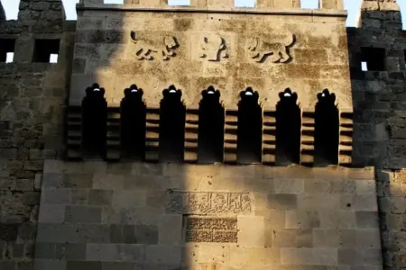 Bakını qoruyan şirlər və öküz - Qoşa qala qapıları