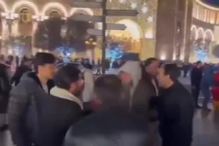 İrəvanın mərkəzində azərbaycanlılar "Qarabağ" mahnısını oxudular - VİDEO