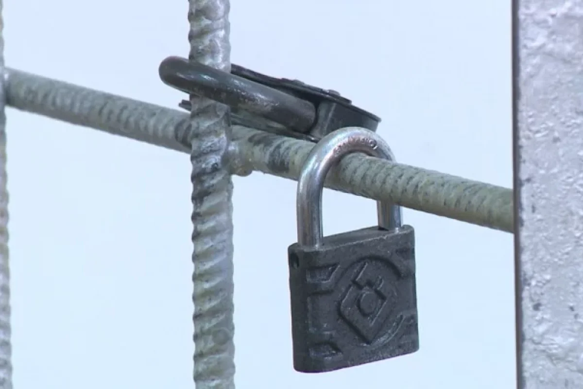 Zabit rüşvət almaqda şübhəli bilinərək həbs edildi