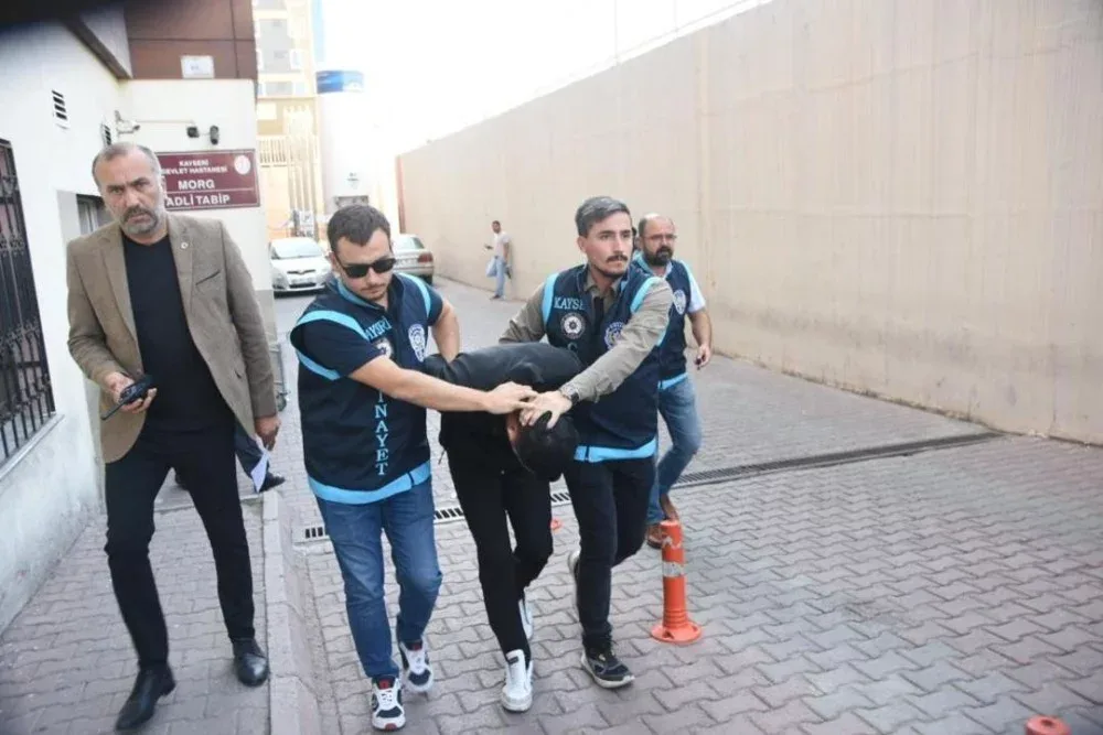 Keçmiş sevgilisini güllələdi– - "Öl deyib, yerə təpiklə vurdu"