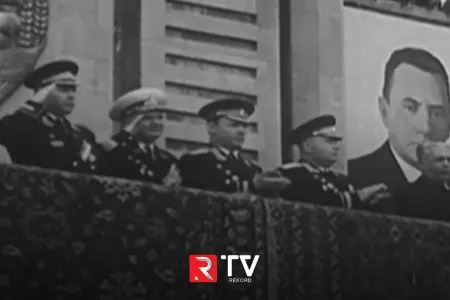 Heydər Əliyev general-mayor formasında paradda – - VİDEO