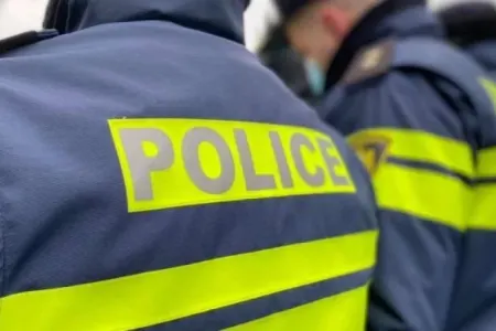Polis ictimai fəalların evində axtarış aparır