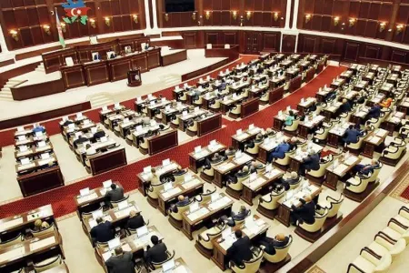 Milli Məclisdə skandal: - Spiker deputata irad bildirdi