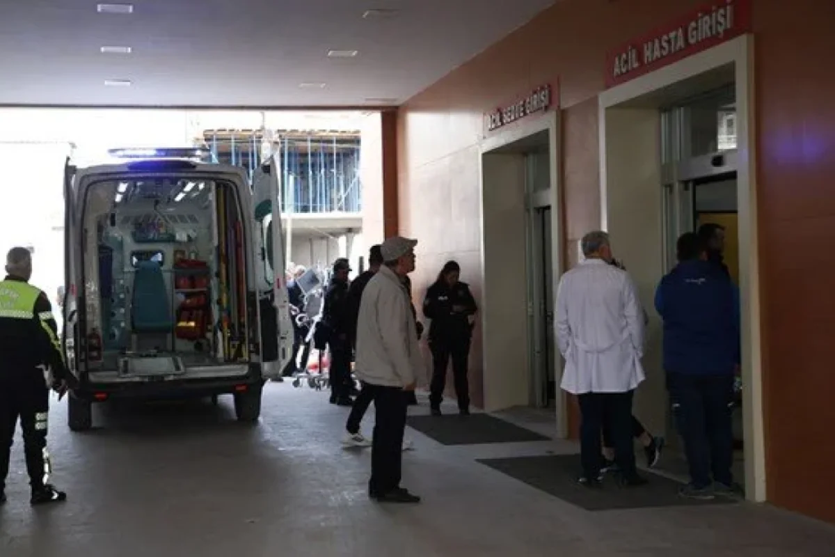 Türkiyədə xəstəxana yanır - İşçilər və xəstələr...