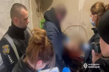 Körpənin meyiti soyuducuda tapıldı