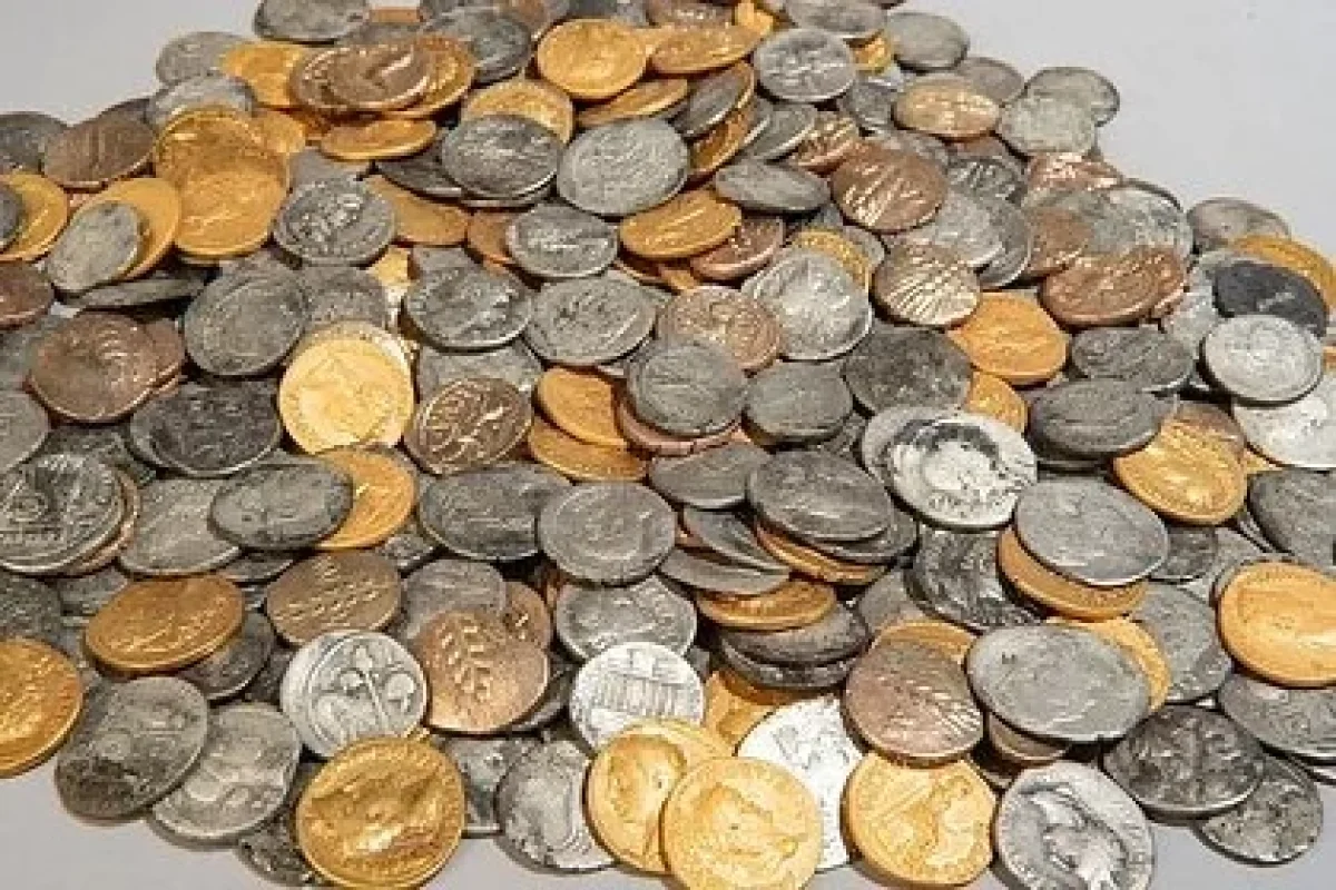 Gizlədilən yüzlərlə qızıl və gümüş sikkəsi - TAPILDI